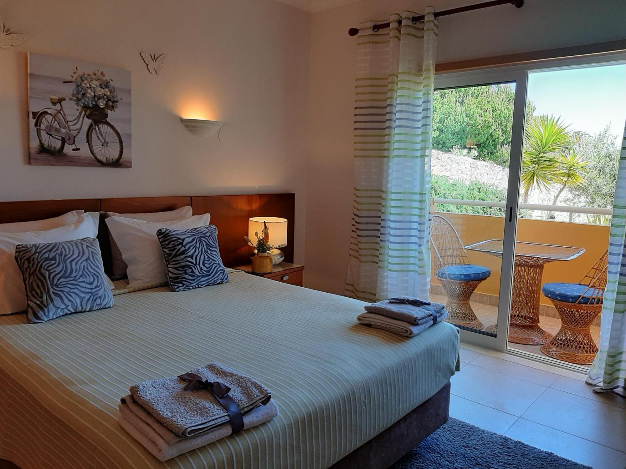 Lucie Lime Guesthouse Luz Esterno foto