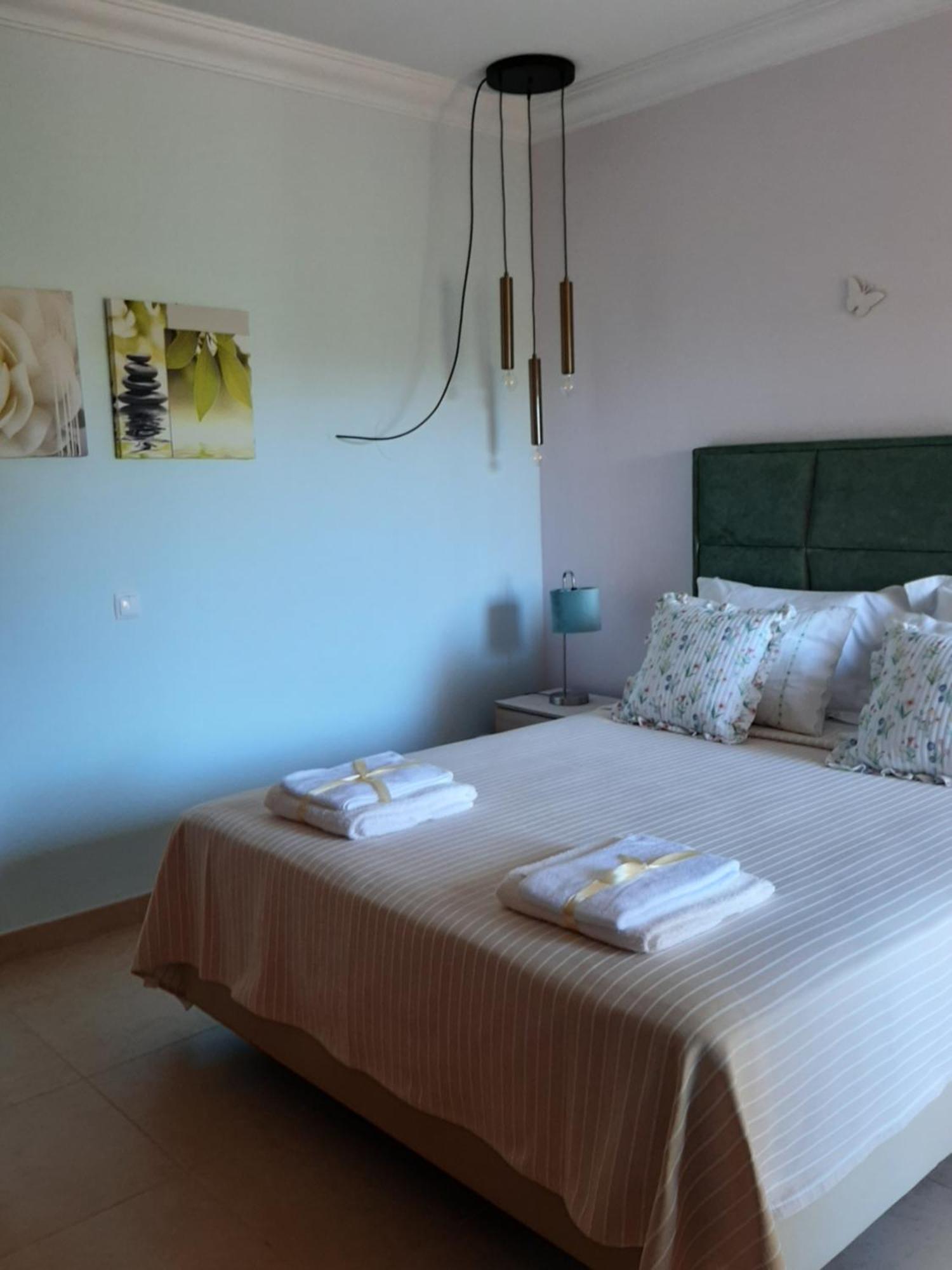Lucie Lime Guesthouse Luz Esterno foto
